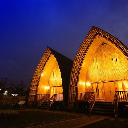 Villa Chavaminerva Bambu - Lembang Cikareumbi Экстерьер фото
